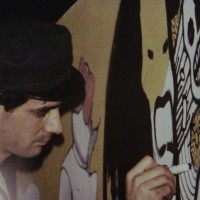 1984 – Andrea Pazienza disegna durante una delle serate di “Rap&Show”. [art direction Elisabetta Ognibene/Kennedy’s studios]
