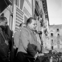 Togliatti dal palazzo del Governatore, piazza Garibaldi, 12-04-1948