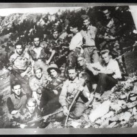 Fig. 12 Gruppo di partigiani della 41ª Brigata Garibaldi [Archivio Istoreto, fondo Dal Mas]