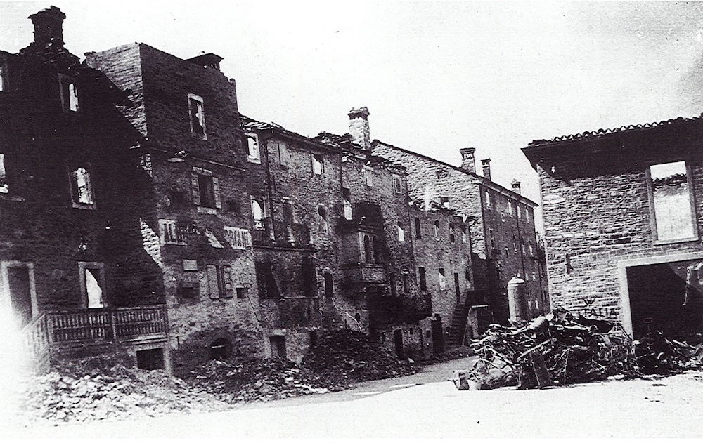 Le rovine di Montefiorino dopo il rastrellamento, 6/08/1944 (Archivio Corti)
