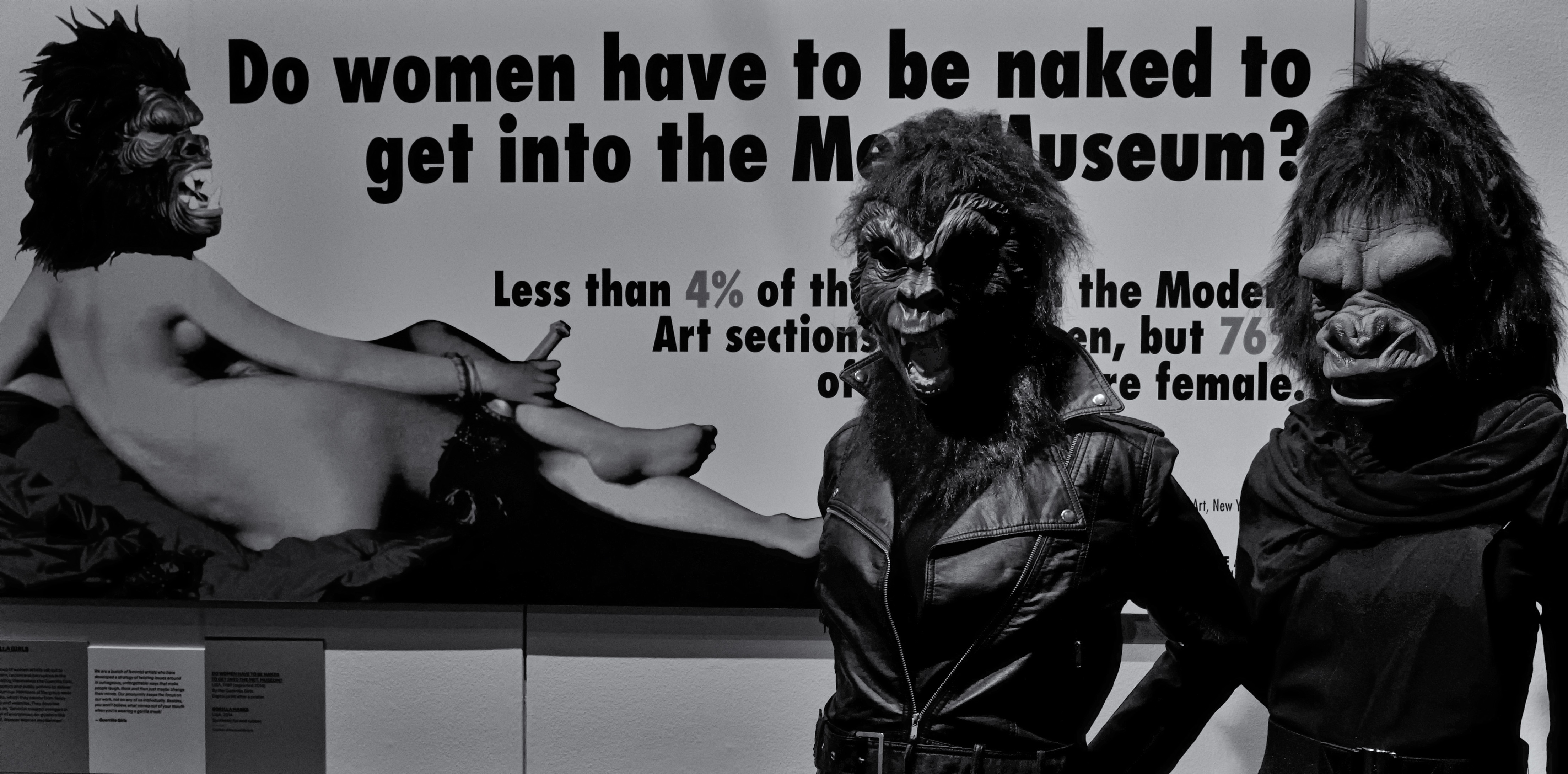 Fig. 10. Guerrilla girls, “Do women have to be naked to get into the Met. Museum?”, 1989 [foto Eric Huybrechts, CC BY-SA 2.0, via Wikimedia Commons].