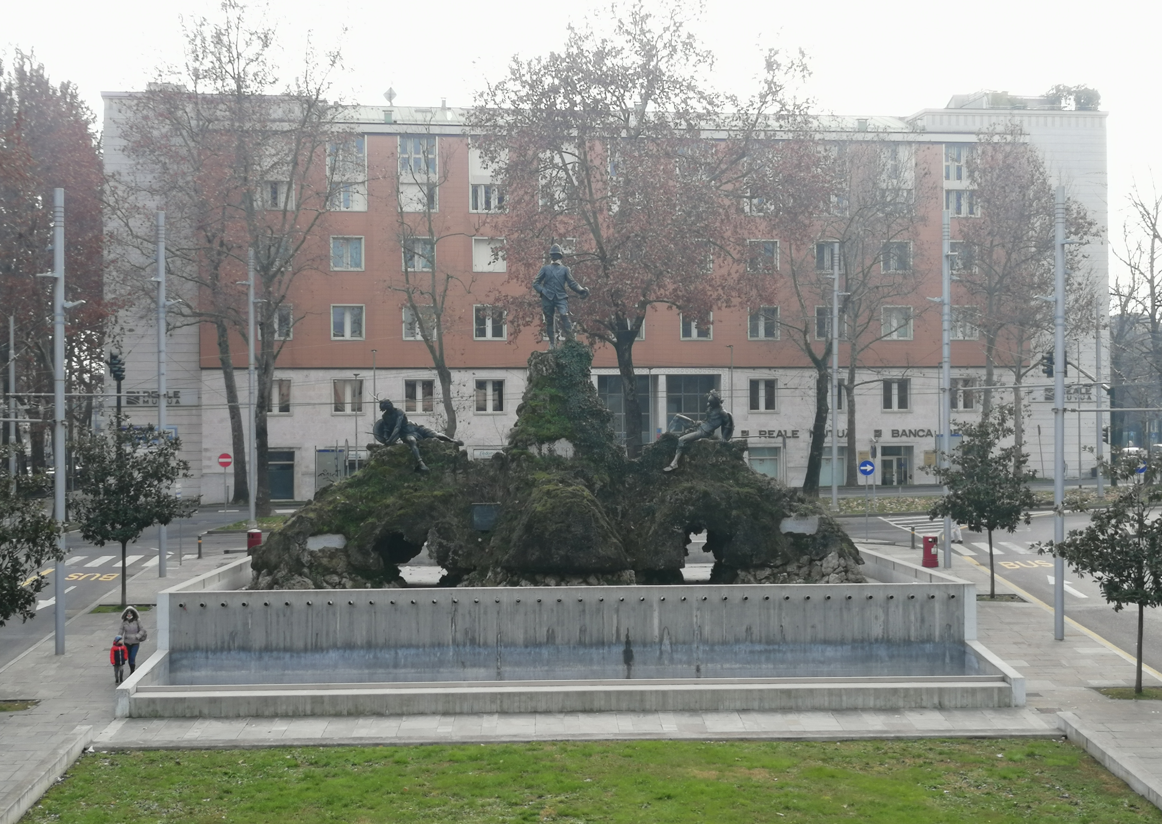 Fig. 8. Il monumento a Vittorio Bottego oggi.