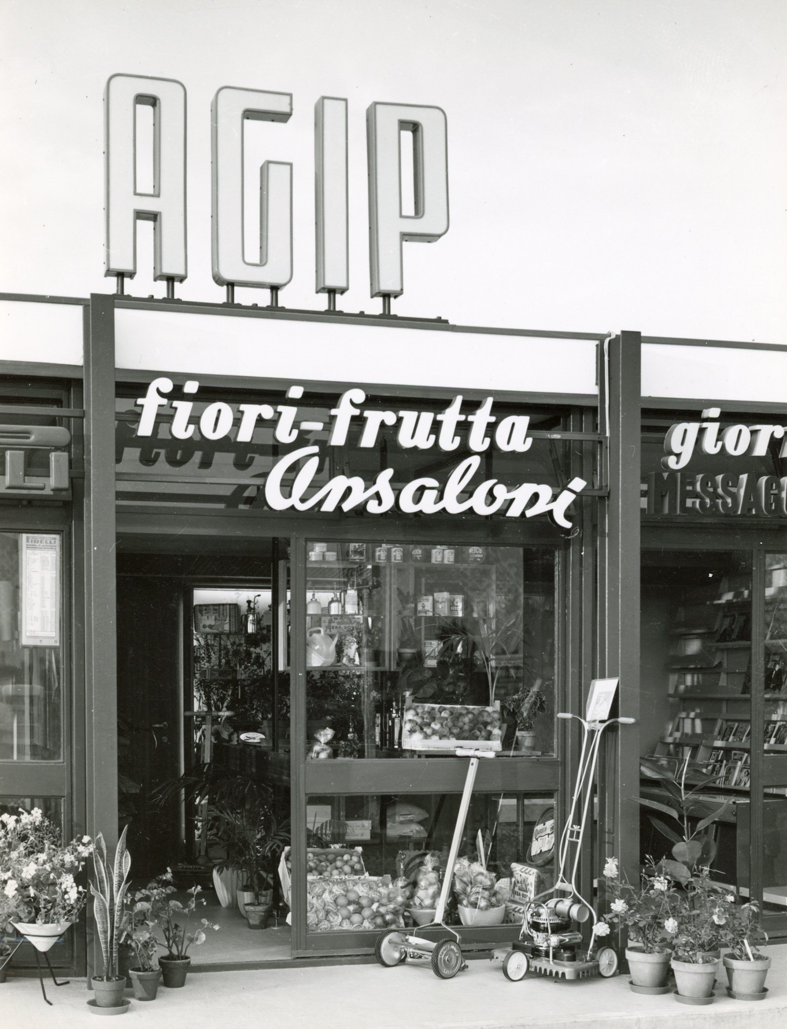 Fig. 4. Garden market, 1960-61 [Museo memoriale della libertà, Archivio Ansaloni].