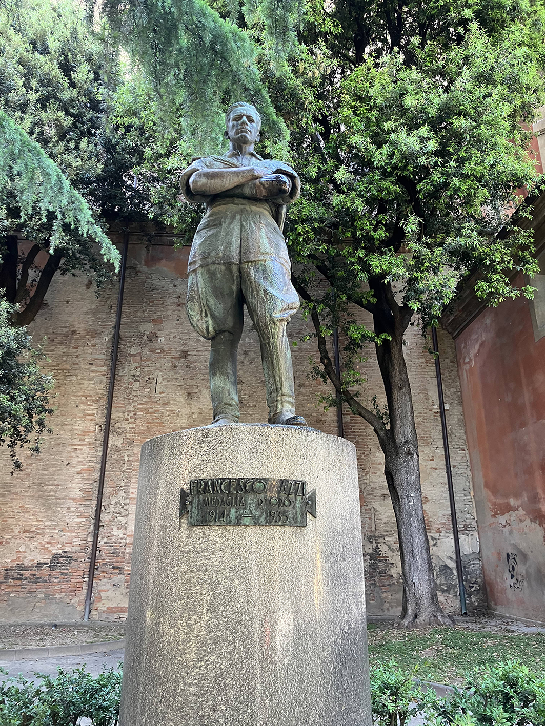 Fig. 13a. Il monumento a Francesco Azzi, Imola [foto Sofia Nannini, 2022].