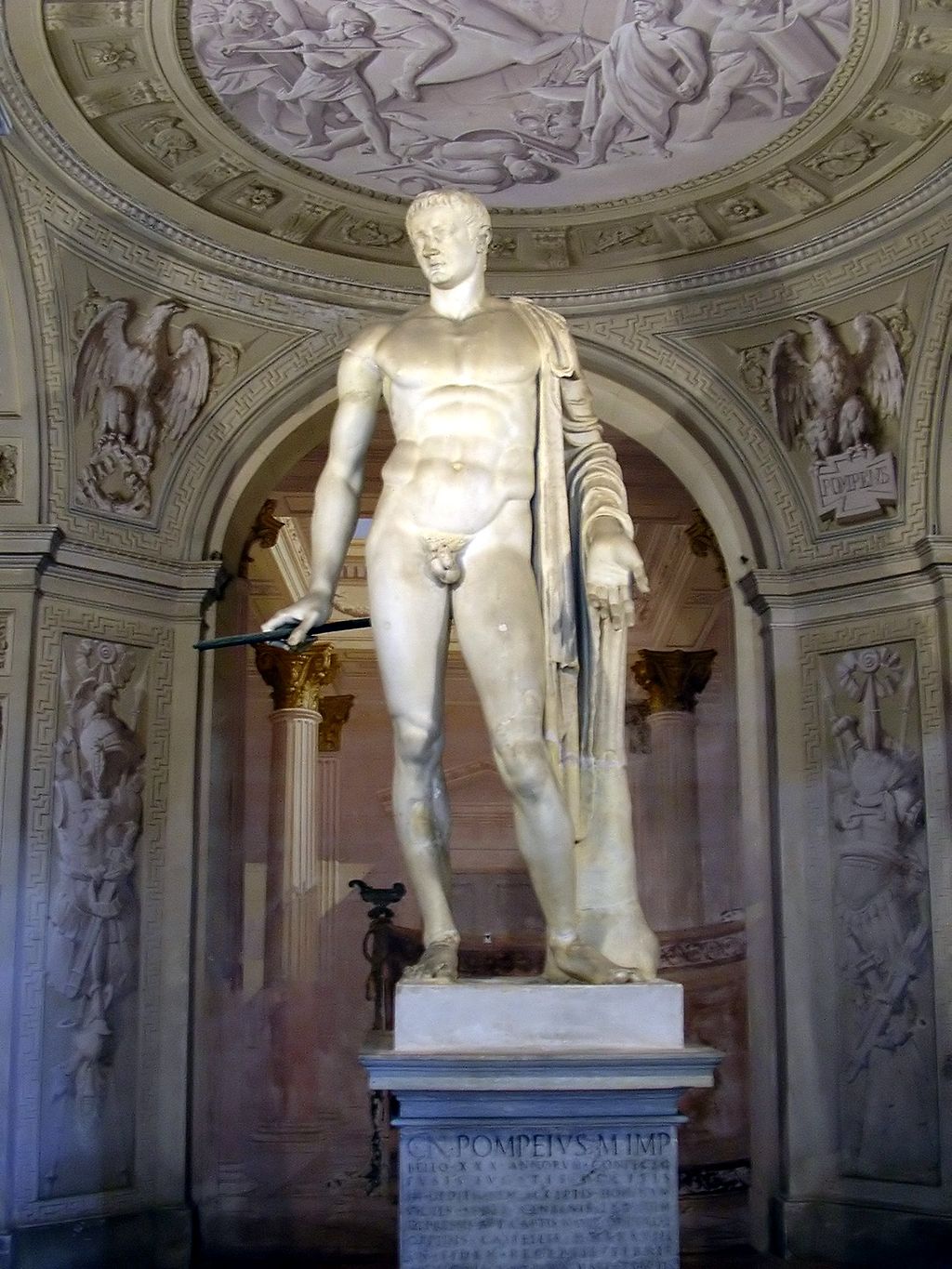 Fig. 1. Statua di Pompeo a Villa Arconati, Castellazzo di Bollate [foto Guido Bertolotti, Wikimedia Commons Public Domain].
